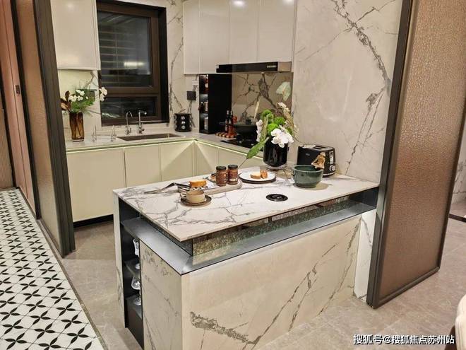 售楼处(华润)网站--上海房天下AYX爱游戏2024中環置地中心(图2)