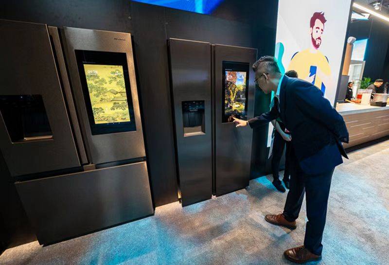 025 被会刊重点推介：AI创新引领厨房进入全智能时代爱游戏(ayx)中国网站海信大屏智能冰箱亮相CES 2(图3)